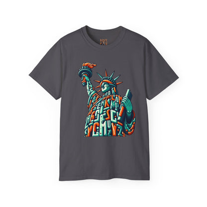 Retro 1970s Statue of Liberty Tee - Unisex Casual Wear T-Shirt - Iconic American Landmark Gift for All Ages