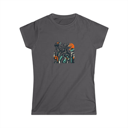 Retro 1970s Statue of Liberty T-Shirt - Unisex Casual Wear Sweatshirt - Iconic American Landmark Gift for All Ages