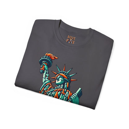 Retro 1970s Statue of Liberty Tee - Unisex Casual Wear T-Shirt - Iconic American Landmark Gift for All Ages